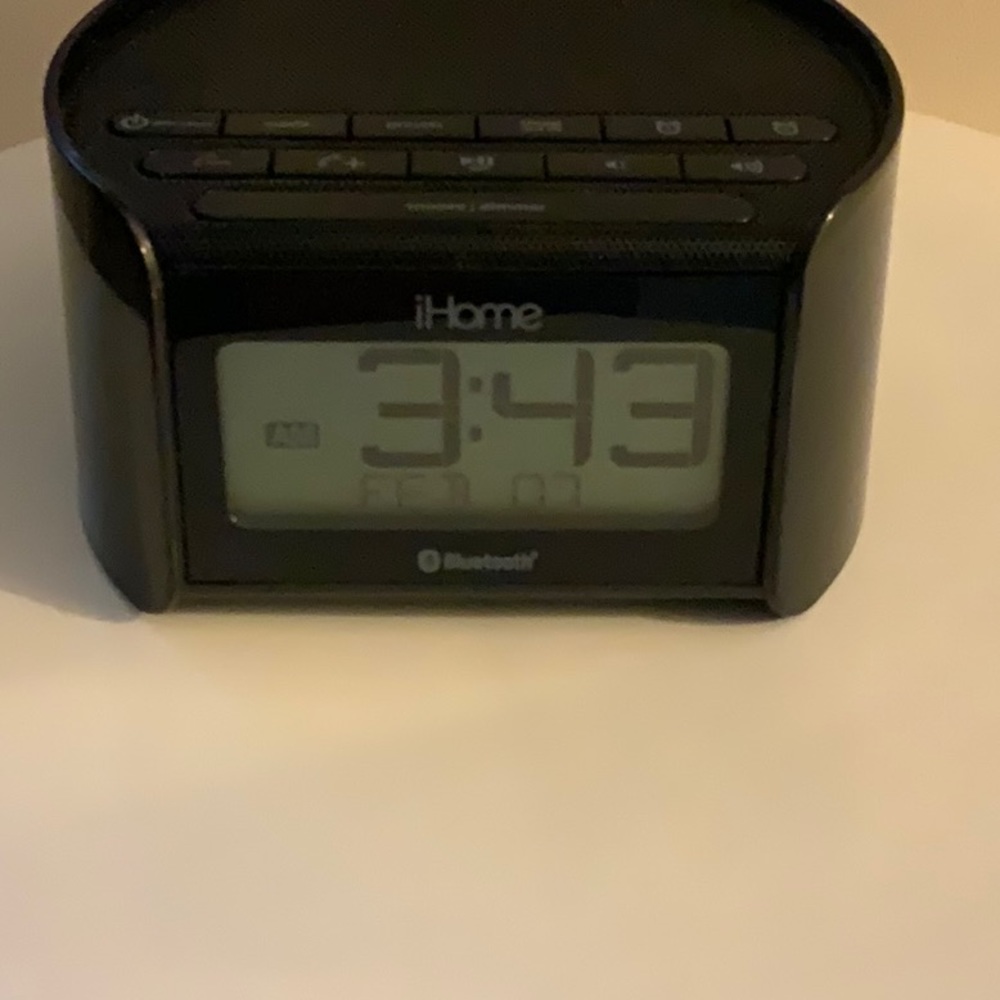 IHome BT230 Bluetooth Alarm Clock Radio